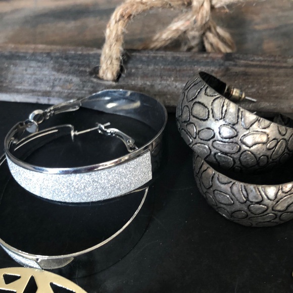 Earrings - Picture 2 of 4